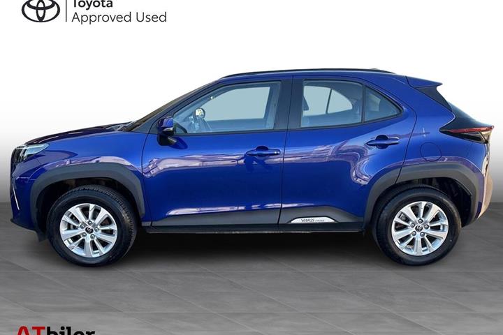 Blå Toyota Yaris Cross fra 2023