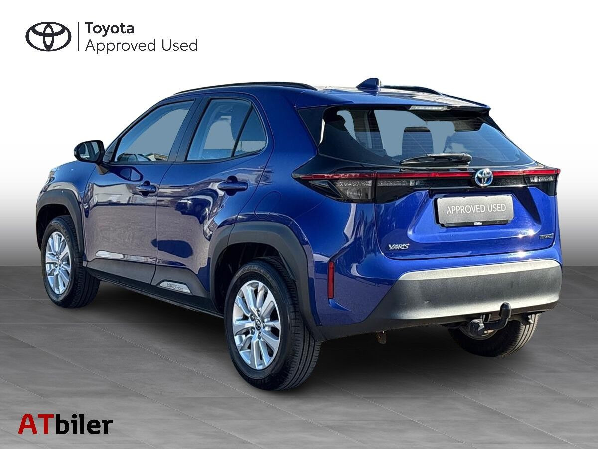 Blå Toyota Yaris Cross fra 2023