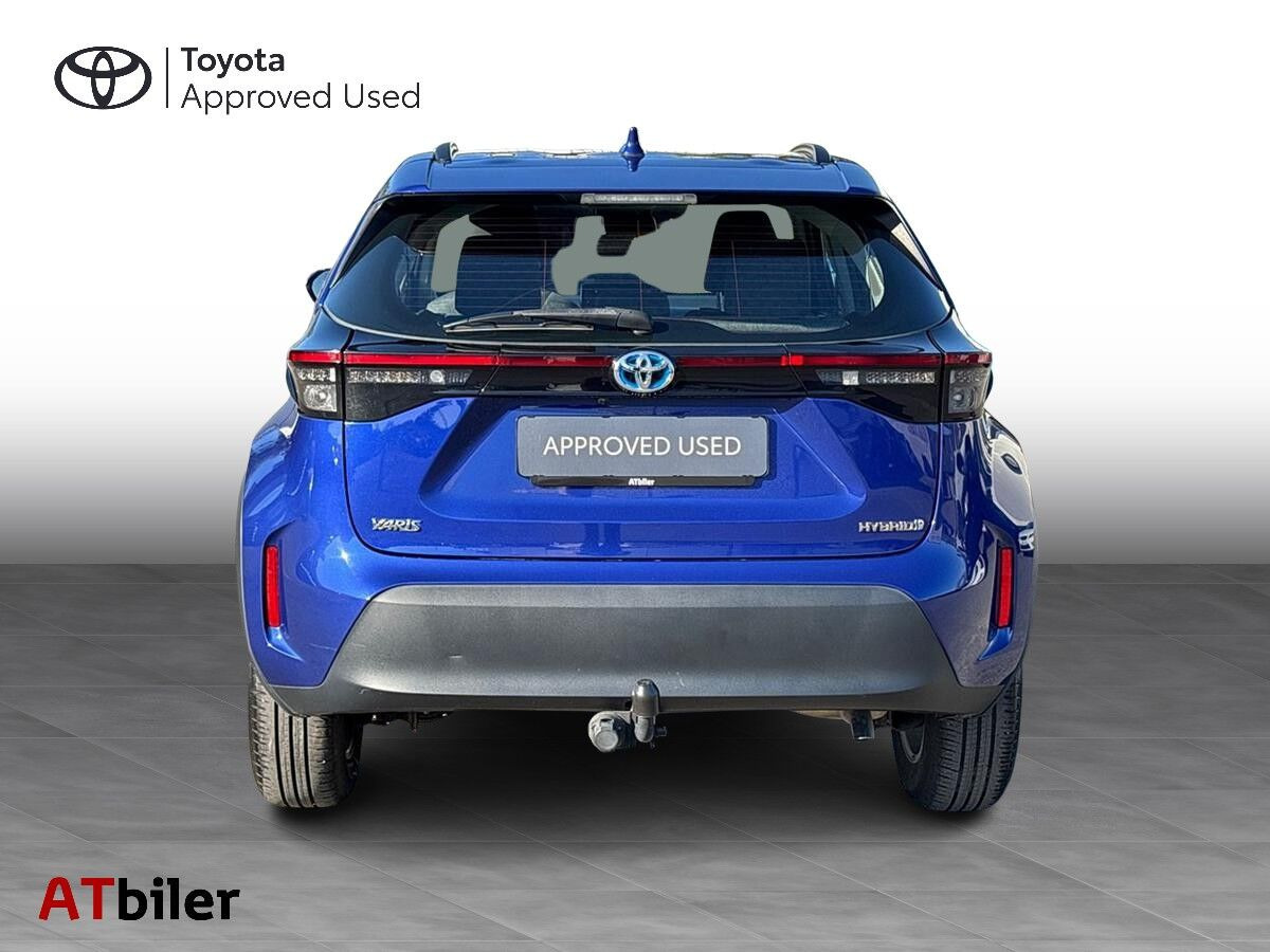 Blå Toyota Yaris Cross fra 2023