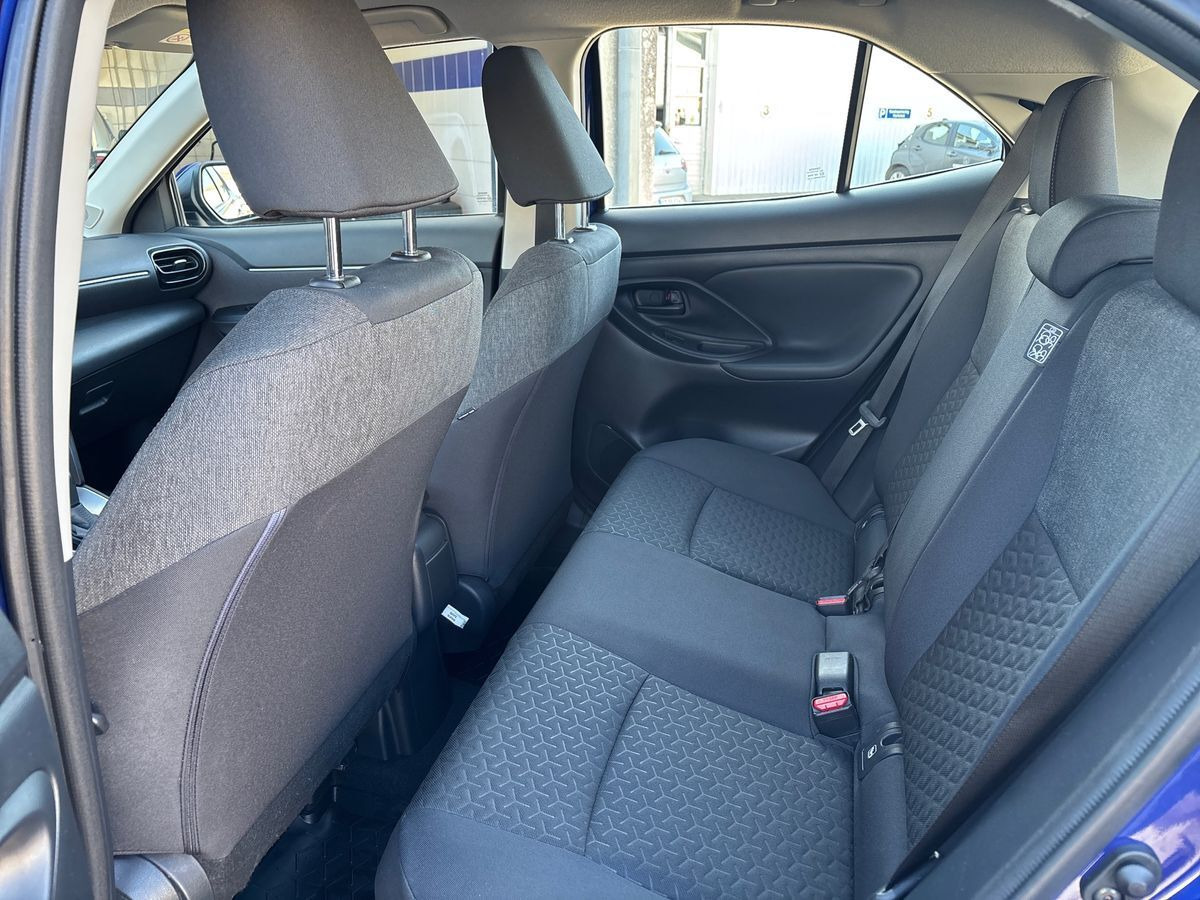 Blå Toyota Yaris Cross fra 2023