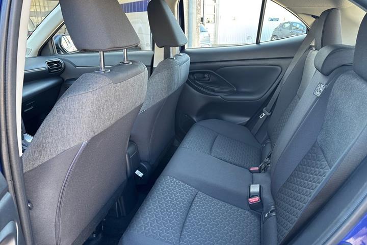 Blå Toyota Yaris Cross fra 2023
