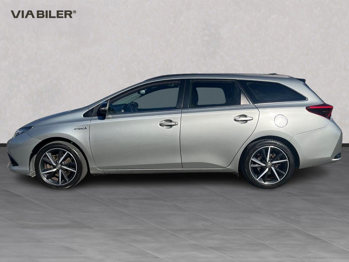Grå Toyota Auris fra 2018