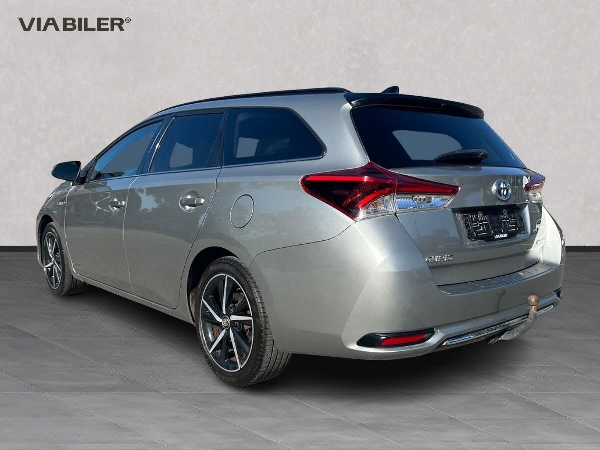 Grå Toyota Auris fra 2018