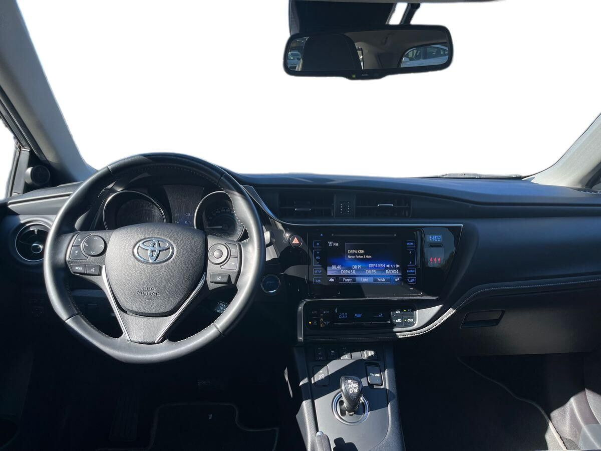 Grå Toyota Auris fra 2018
