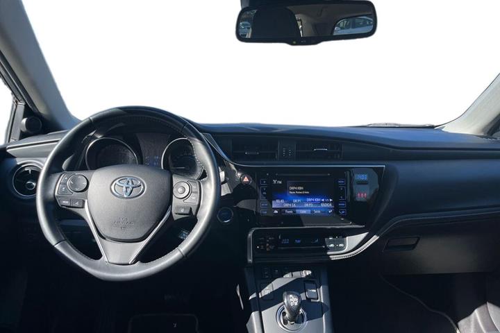 Grå Toyota Auris fra 2018