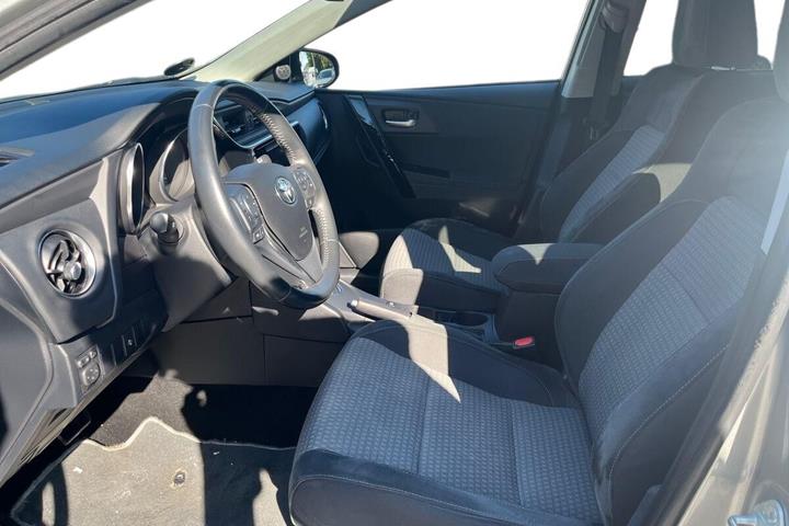 Grå Toyota Auris fra 2018