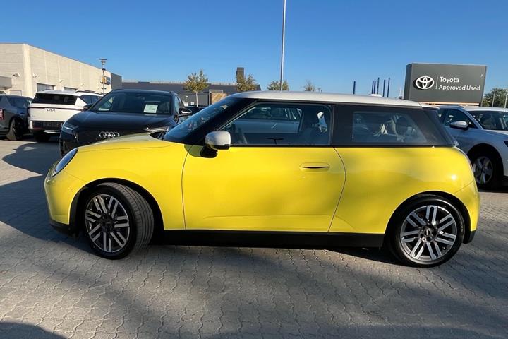 Gul Mini Cooper fra 2025