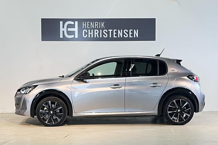 Grå Peugeot e-208 fra 2023