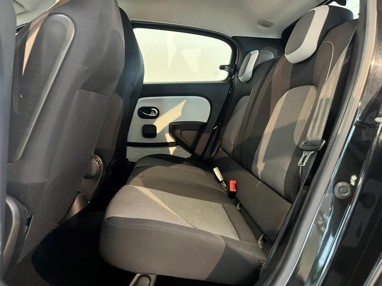 Sort Renault Twingo fra 2015