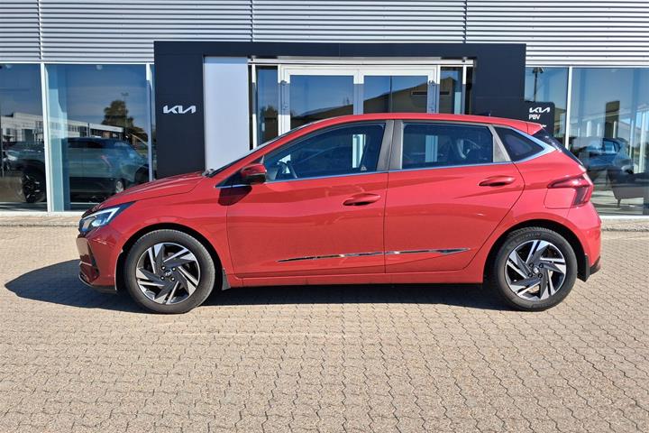 Rød Hyundai i20 fra 2022