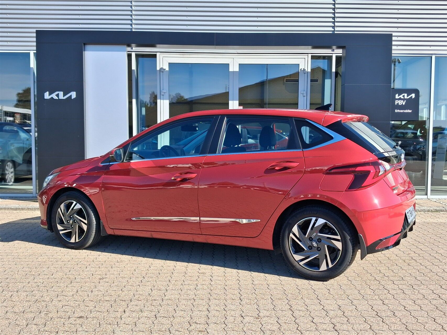 Rød Hyundai i20 fra 2022