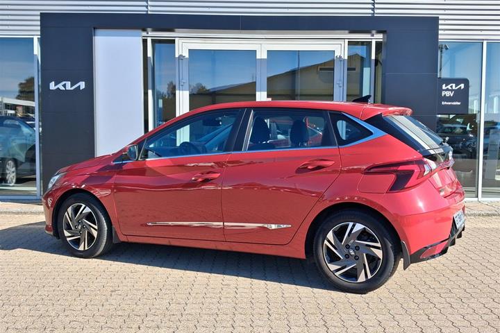 Rød Hyundai i20 fra 2022