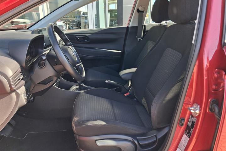 Rød Hyundai i20 fra 2022