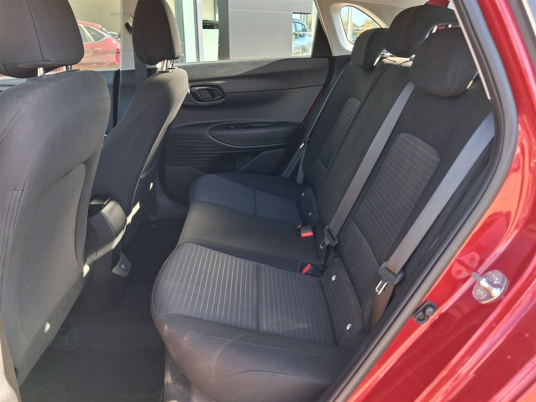 Rød Hyundai i20 fra 2022