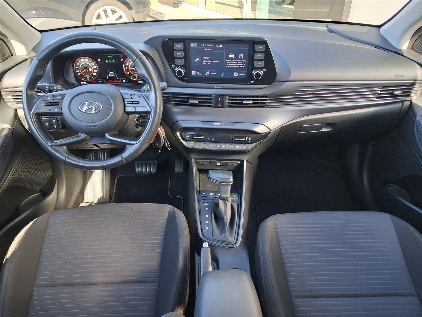 Rød Hyundai i20 fra 2022