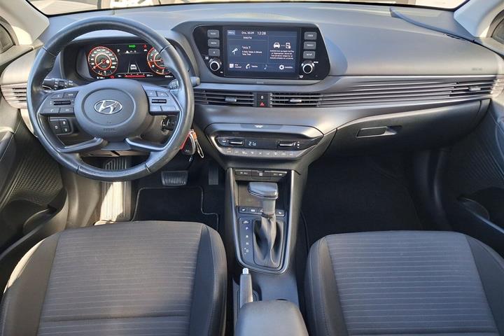 Rød Hyundai i20 fra 2022