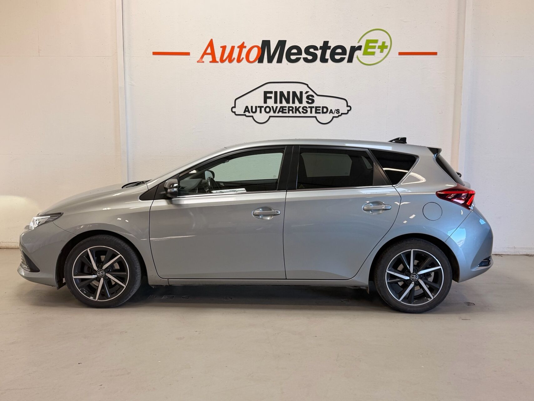 Sølv Toyota Auris fra 2018