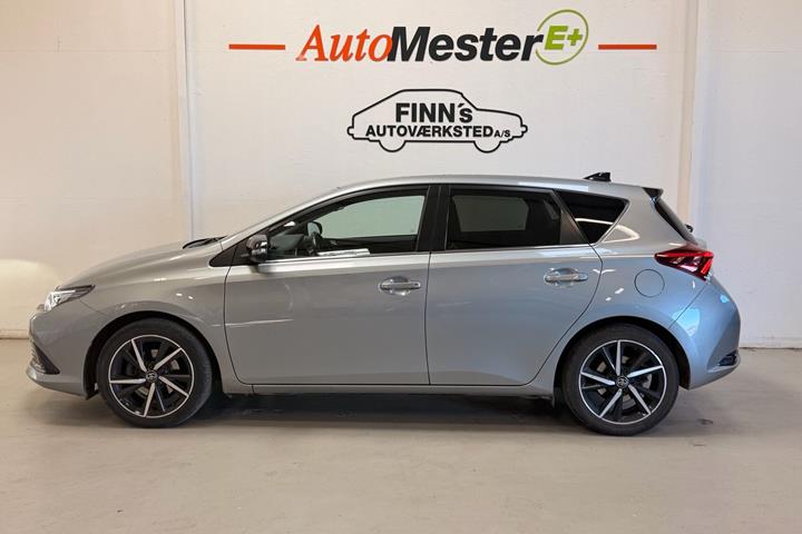Sølv Toyota Auris fra 2018