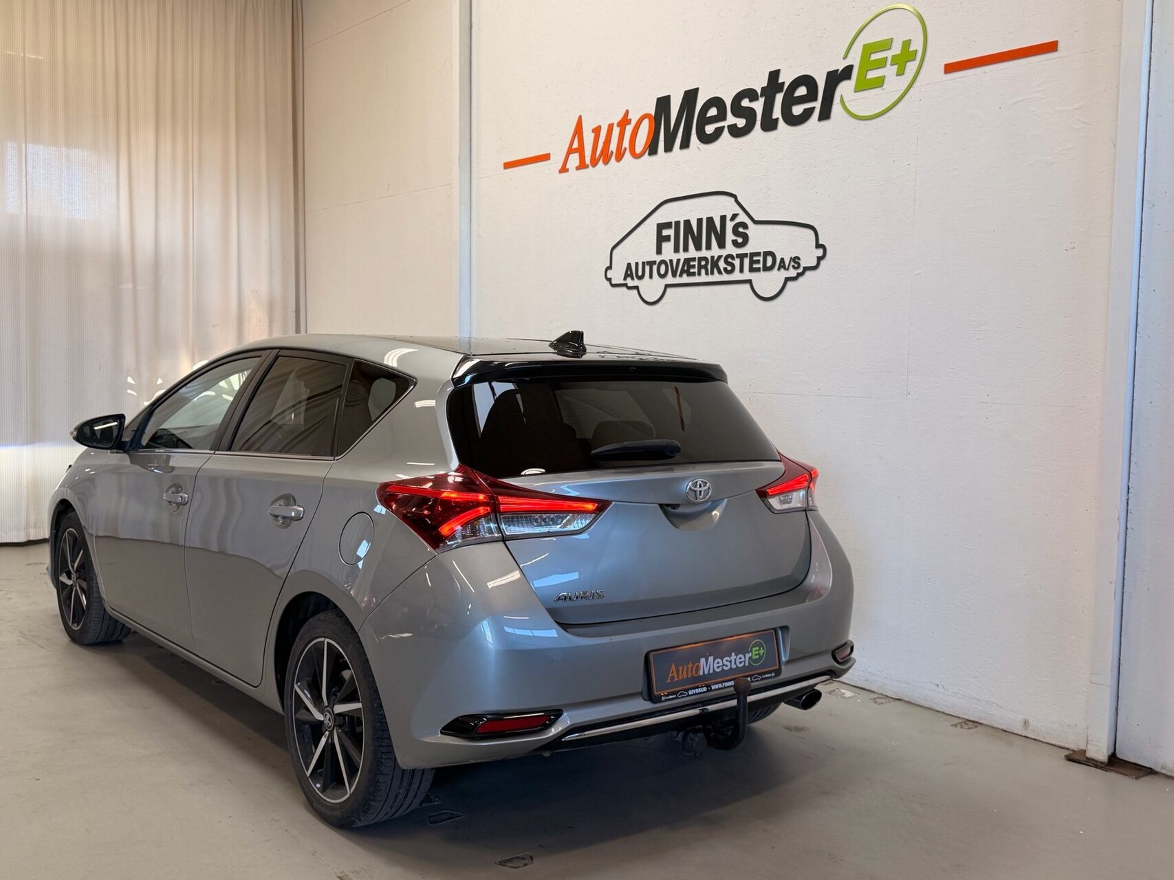 Sølv Toyota Auris fra 2018