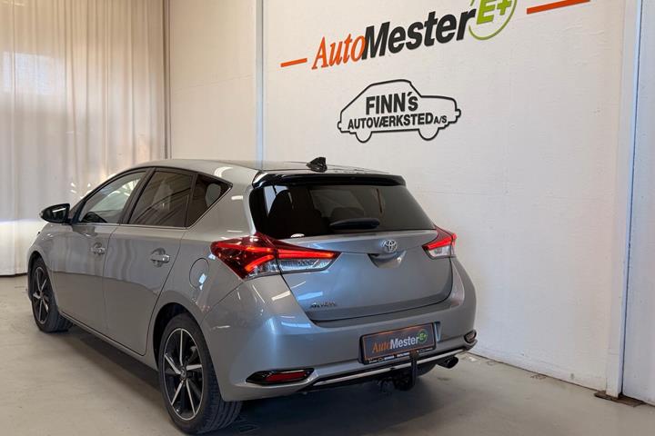 Sølv Toyota Auris fra 2018