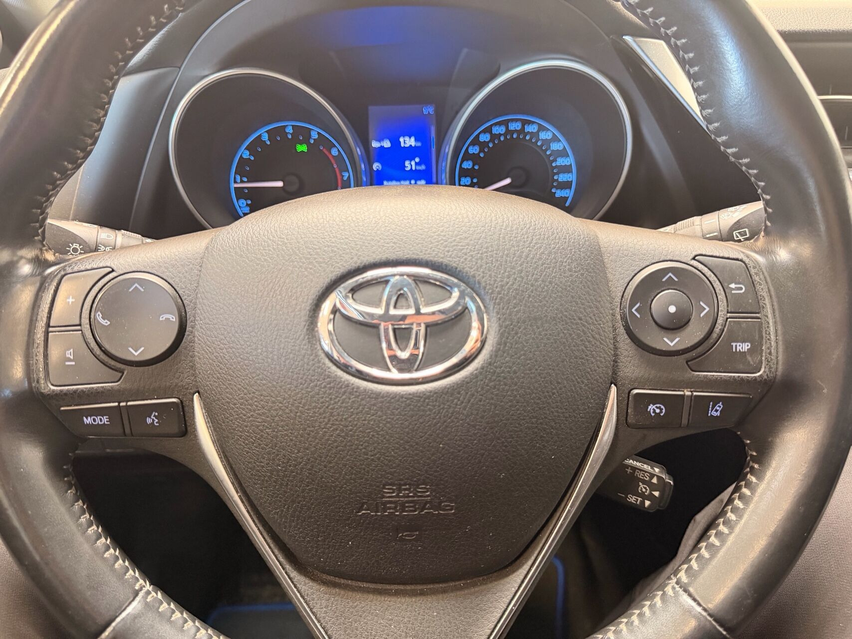 Sølv Toyota Auris fra 2018