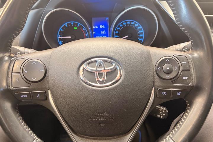 Sølv Toyota Auris fra 2018