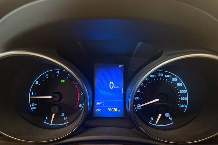 Sølv Toyota Auris fra 2018