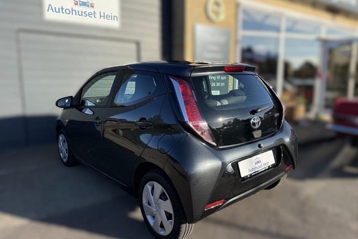 Grå Toyota Aygo fra 2017