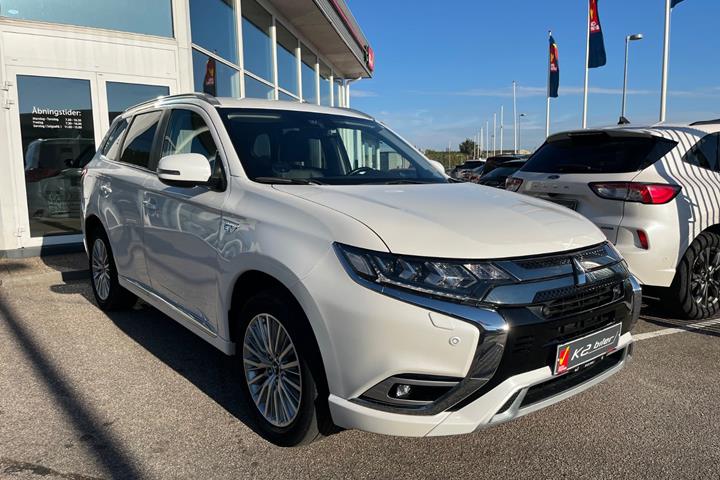 Hvid Mitsubishi Outlander fra 2019