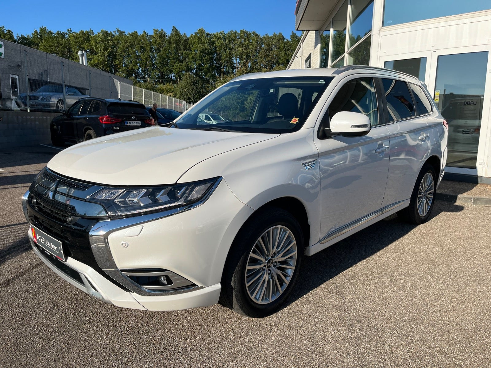 Hvid Mitsubishi Outlander fra 2019