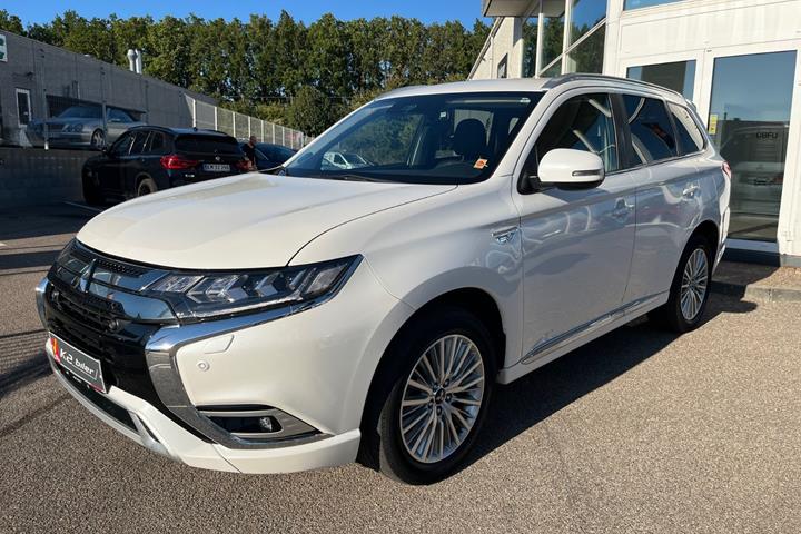 Hvid Mitsubishi Outlander fra 2019