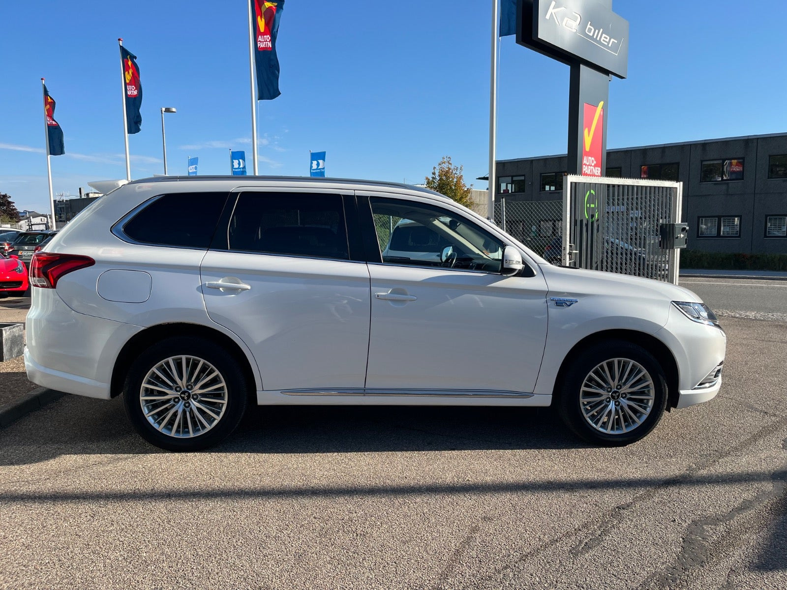 Hvid Mitsubishi Outlander fra 2019