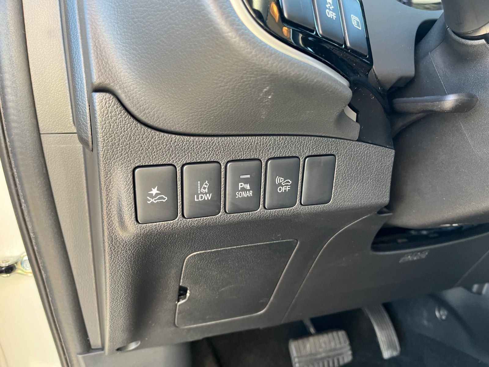 Hvid Mitsubishi Outlander fra 2019