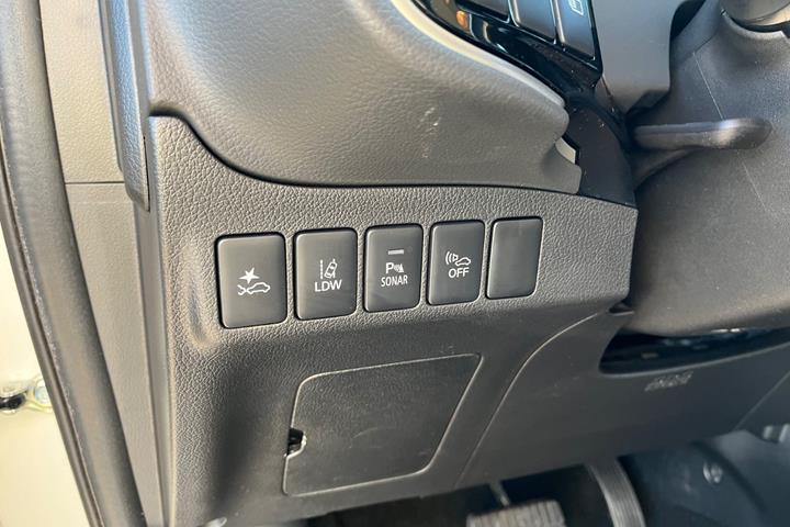 Hvid Mitsubishi Outlander fra 2019