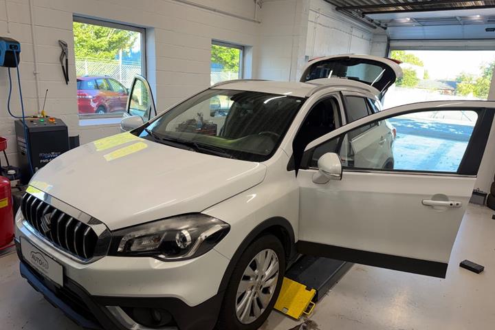 Hvid Suzuki S-Cross fra 2016
