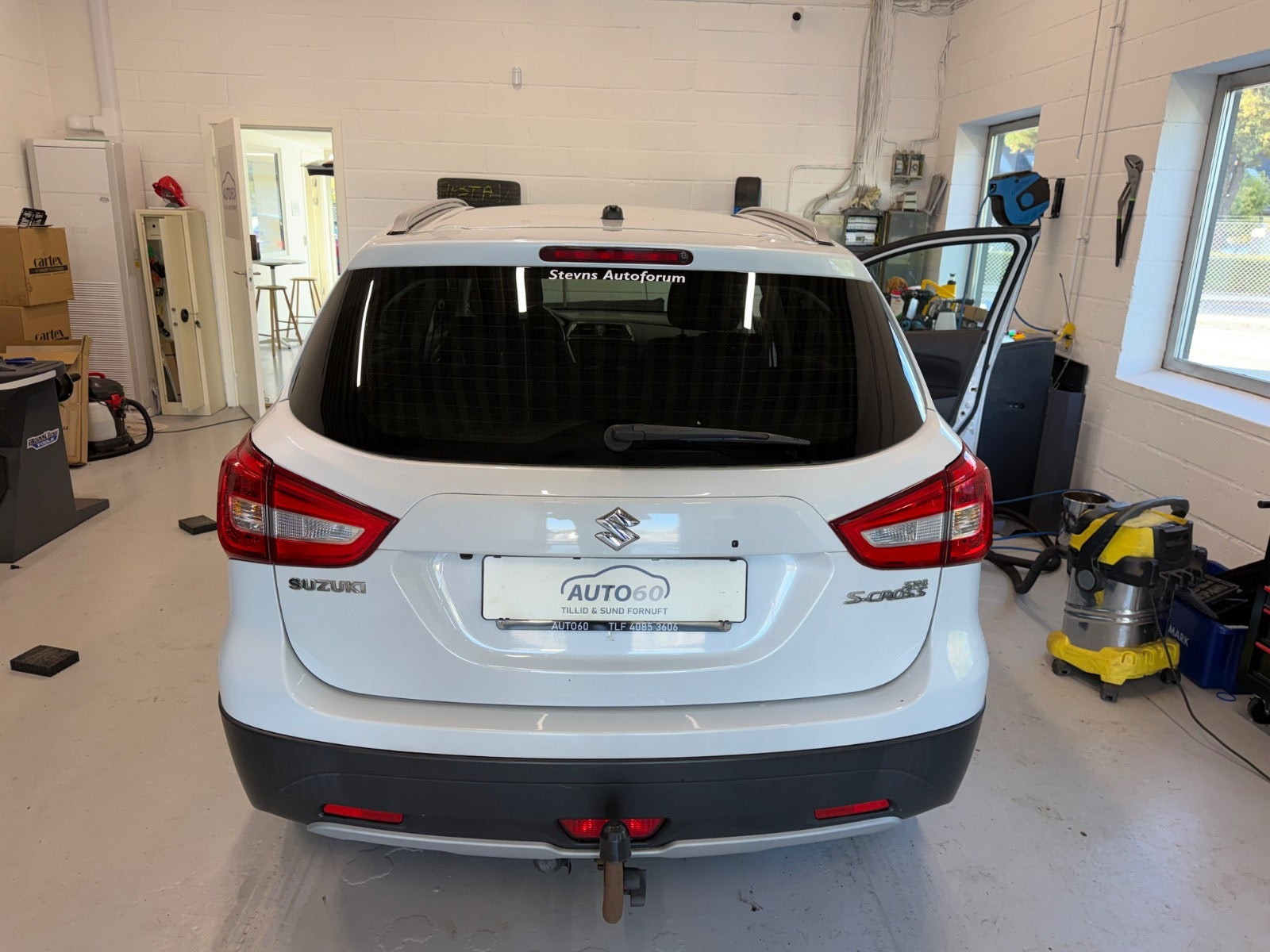 Hvid Suzuki S-Cross fra 2016