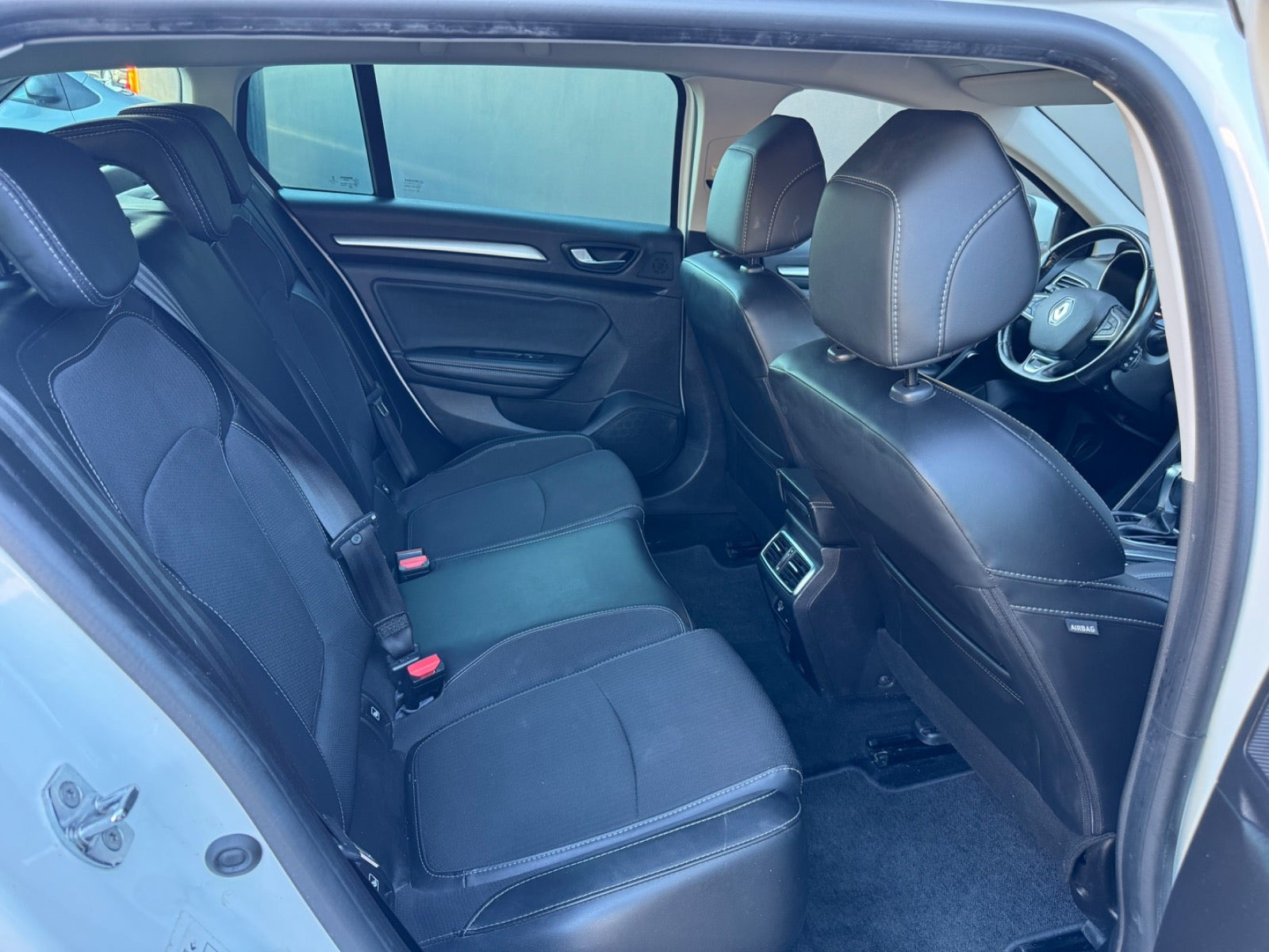 Hvid Renault Megane IV fra 2021
