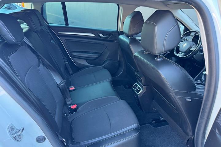 Hvid Renault Megane IV fra 2021
