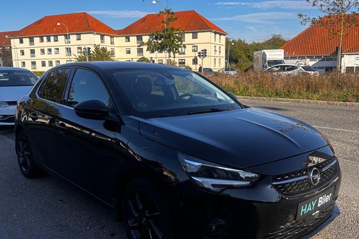 Sort Opel Corsa fra 2020