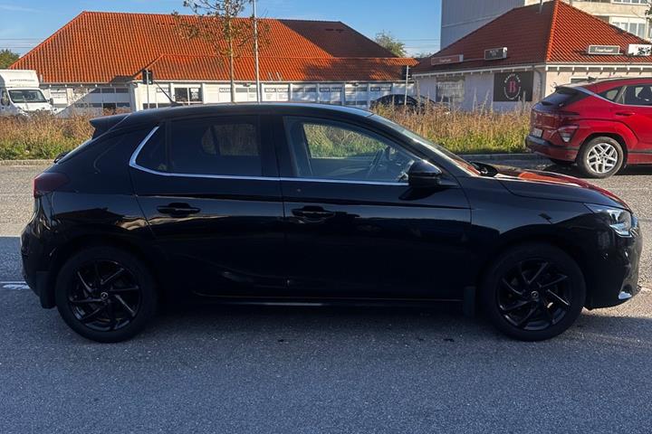 Sort Opel Corsa fra 2020