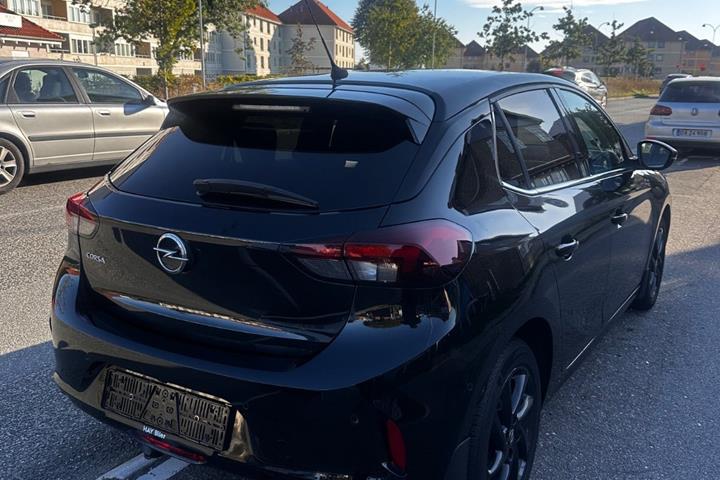 Sort Opel Corsa fra 2020