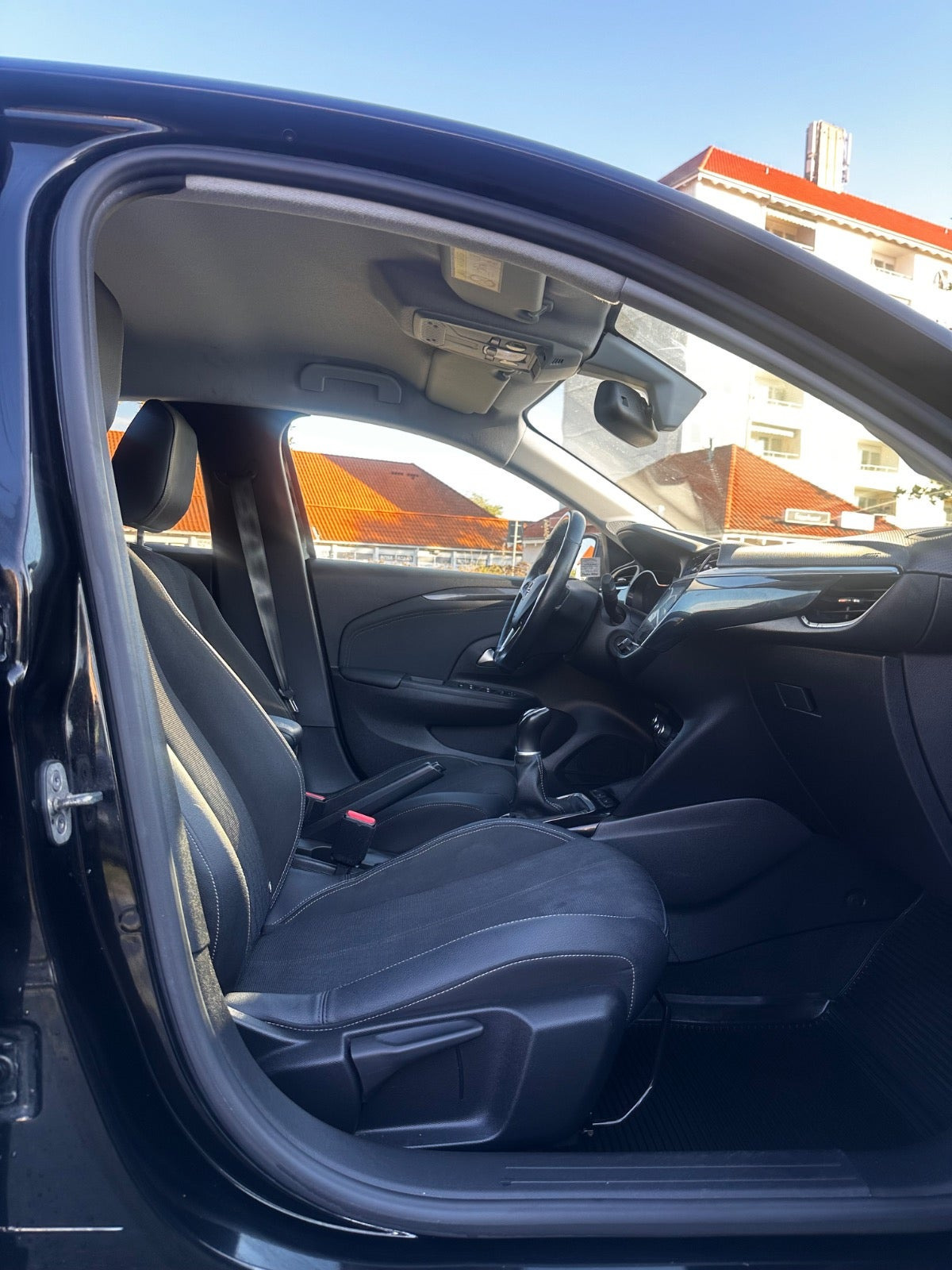 Sort Opel Corsa fra 2020