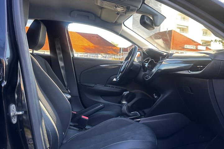 Sort Opel Corsa fra 2020