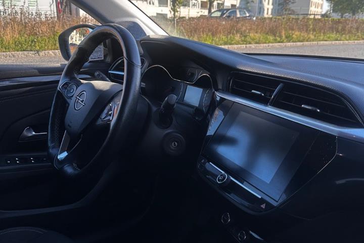 Sort Opel Corsa fra 2020