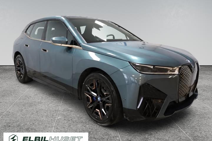 Blå BMW iX fra 2024