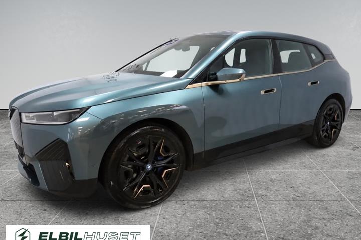 Blå BMW iX fra 2024