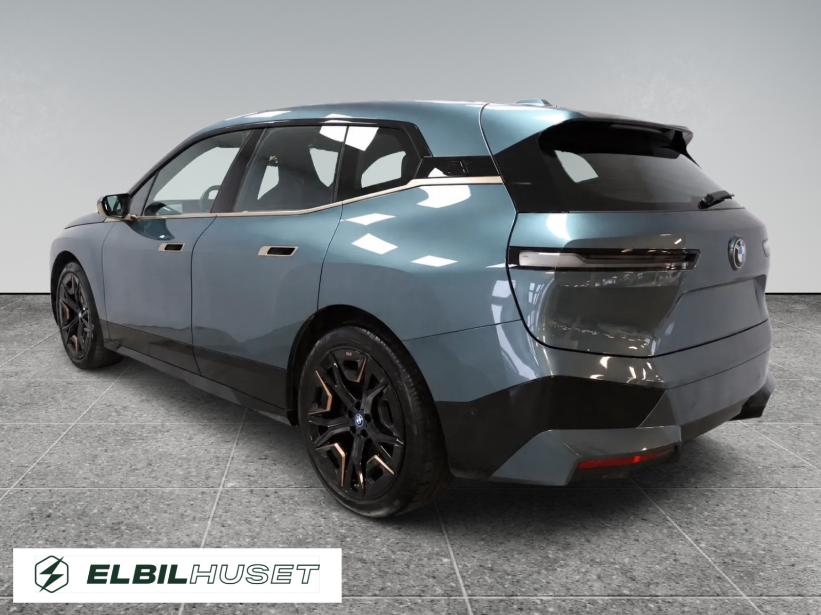 Blå BMW iX fra 2024