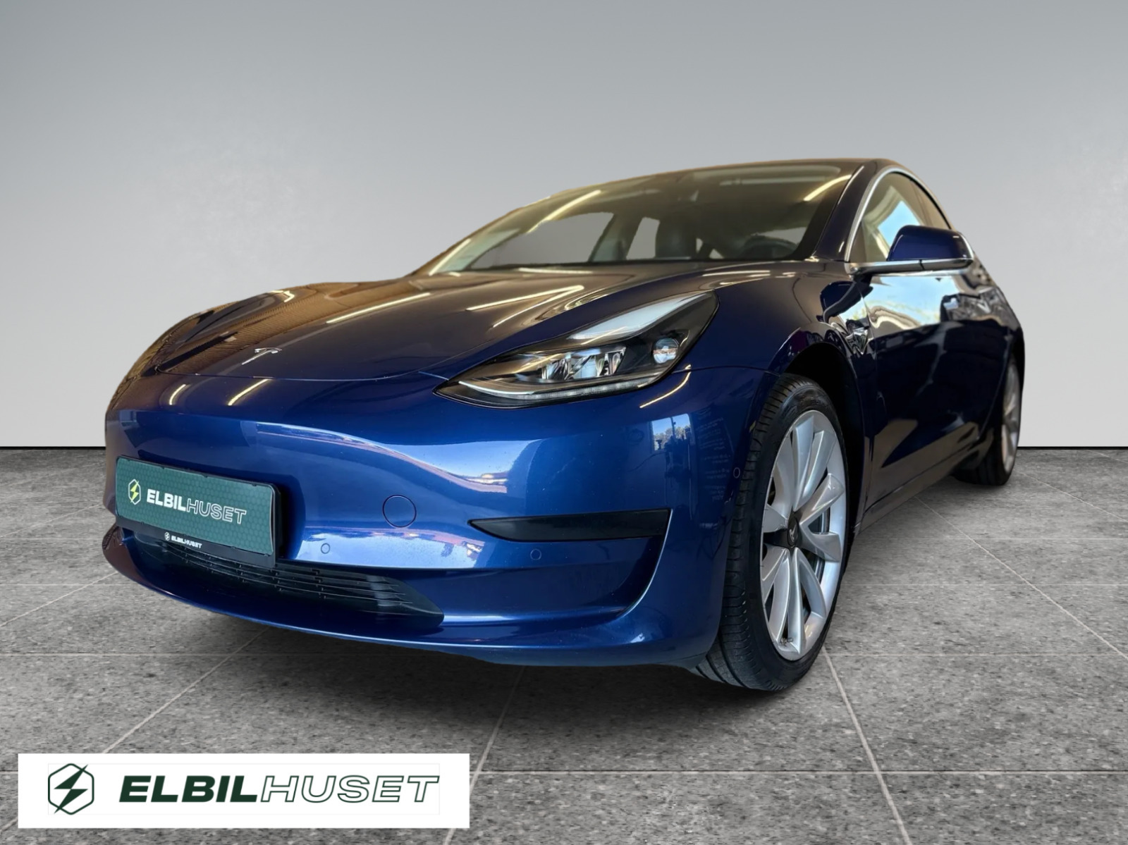 Blå Tesla Model 3 fra 2020