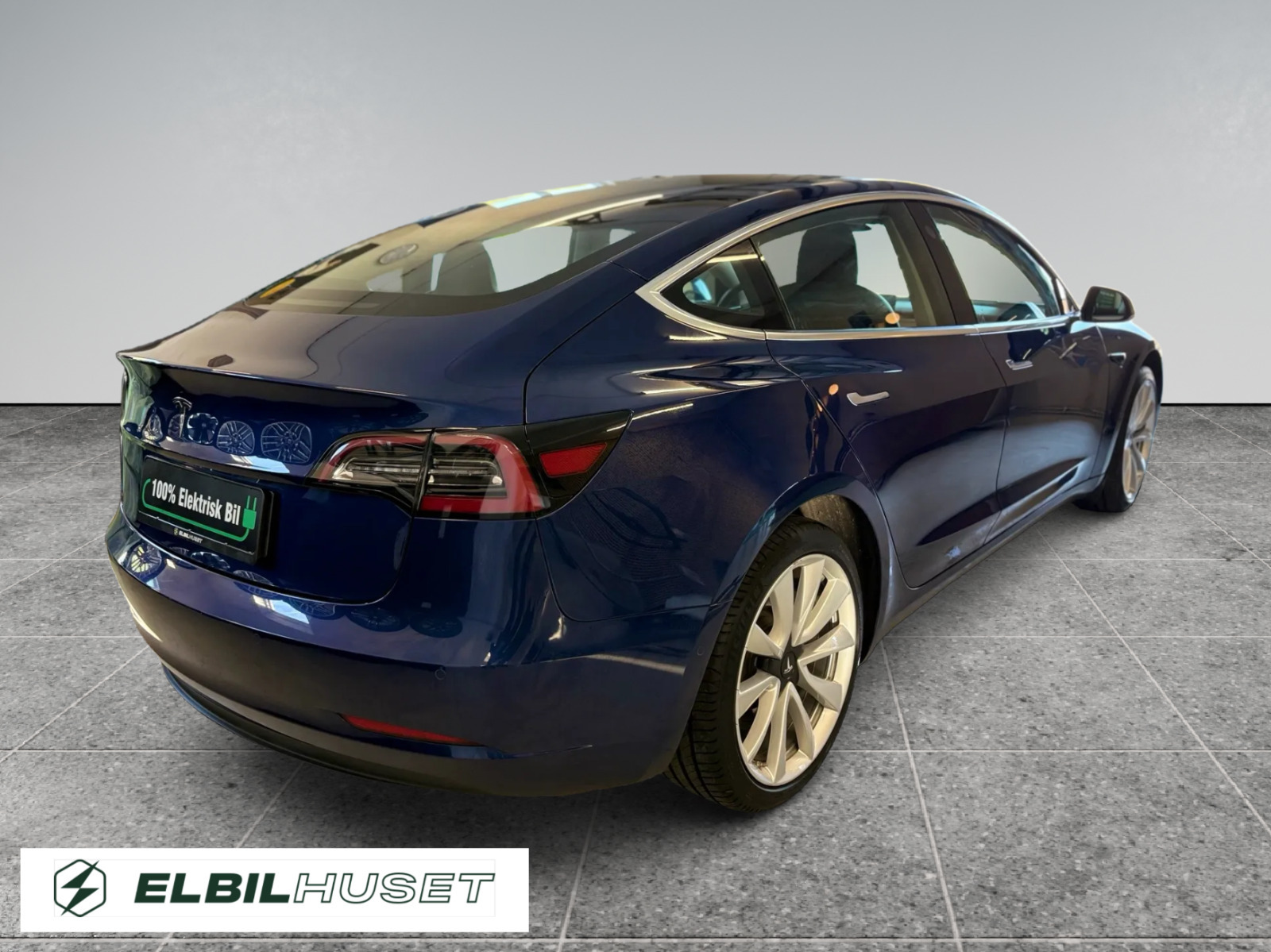 Blå Tesla Model 3 fra 2020