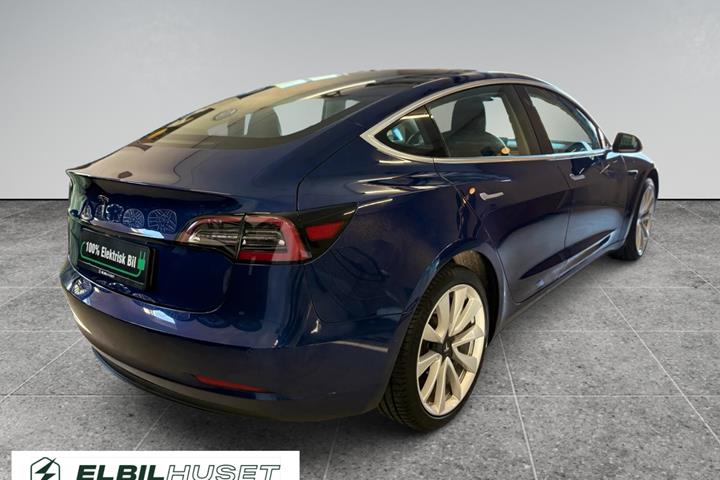 Blå Tesla Model 3 fra 2020